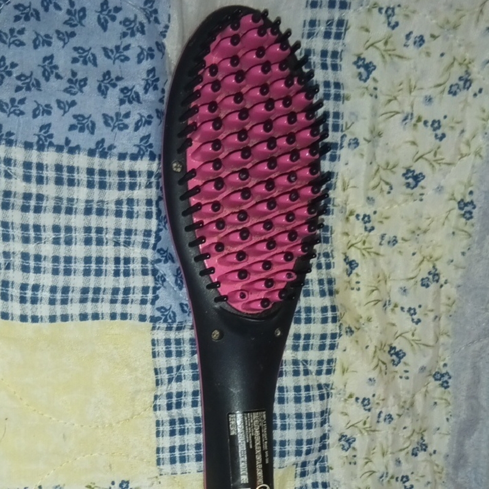 Pink and Black Hair Straightening Tool with Ergonomic Handle